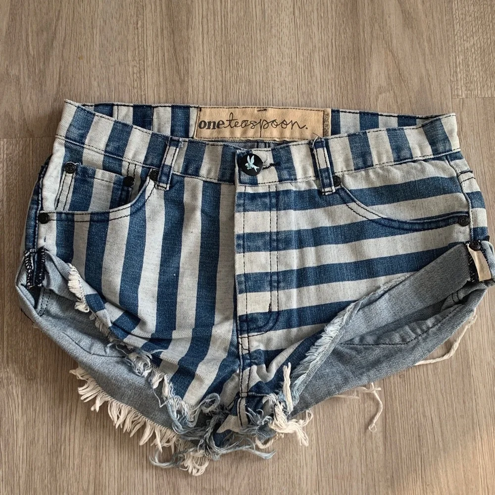 One Teaspoon Distressed Blue Striped Jean Shorts - Picture 1 of 2